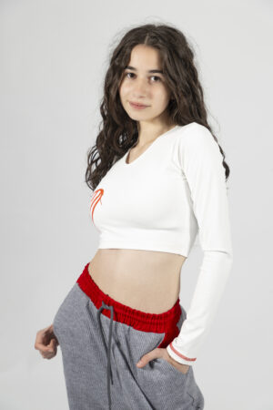 Սպիտակ կարճեցված երկարաթև տոպ