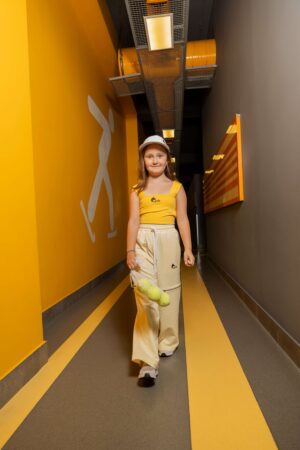 Жёлтый укороченный топ без рукавов