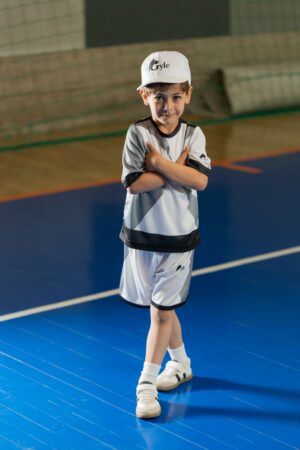 Белые лёгкие шорты для мальчиков